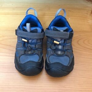 Keen sneakers size 9